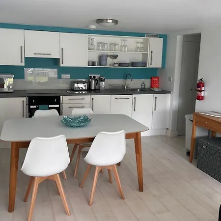 Sea View - 1min To - Dog Friendly - 4 Guests